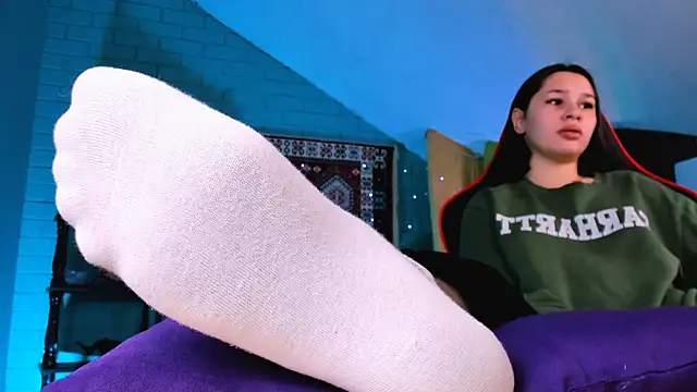 KimClarks  online show from April 27, 4:49 pm