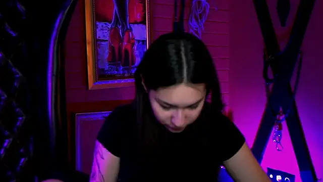 KimClarks  online show from December 4, 9:30 am