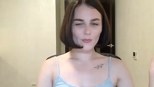 Snapshot of Silviaa_a chatting on June 21, 8:36 pm Silviaa a online show from June 21, 8:36 pm
