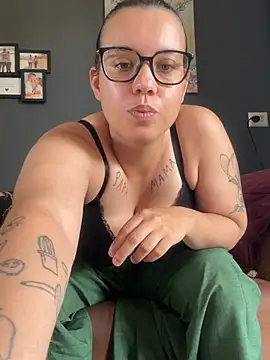 mysteriousmilf online show from June 26, 9:15 am