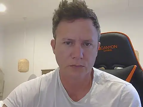 Snapshot of TroyDieselXXX chatting on November 10, 4:06 am TroyDieselXXX online show from November 10, 4:06 am