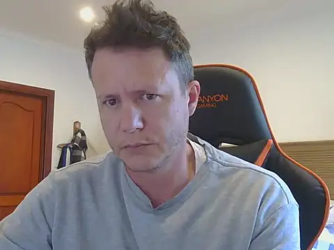 Snapshot of TroyDieselXXX chatting on November 5, 4:15 am TroyDieselXXX online show from November 5, 4:15 am