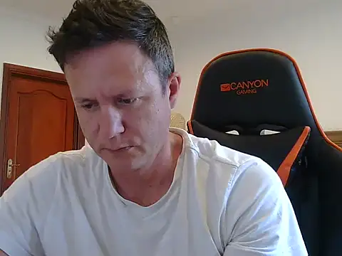 Snapshot of TroyDieselXXX chatting on December 17, 4:17 am TroyDieselXXX online show from December 17, 4:17 am