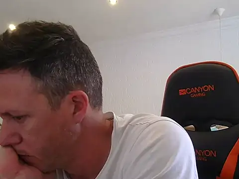 Snapshot of TroyDieselXXX chatting on November 30, 7:31 am TroyDieselXXX online show from November 30, 7:31 am