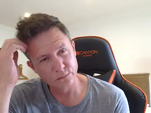 Snapshot of TroyDieselXXX chatting on December 15, 6:19 am TroyDieselXXX online show from December 15, 6:19 am