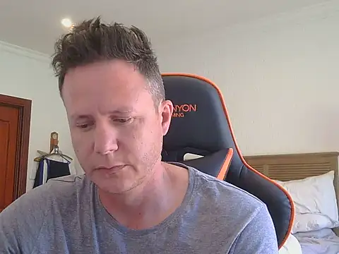 Snapshot of TroyDieselXXX chatting on November 19, 7:30 am TroyDieselXXX online show from November 19, 7:30 am