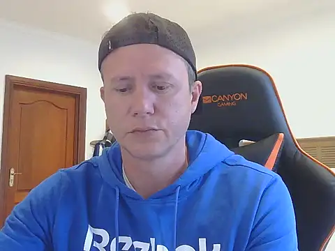 Snapshot of TroyDieselXXX chatting on November 11, 5:35 am TroyDieselXXX online show from November 11, 5:35 am