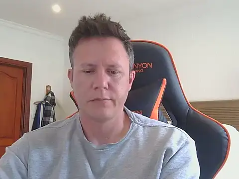 Snapshot of TroyDieselXXX chatting on November 9, 7:56 am TroyDieselXXX online show from November 9, 7:56 am