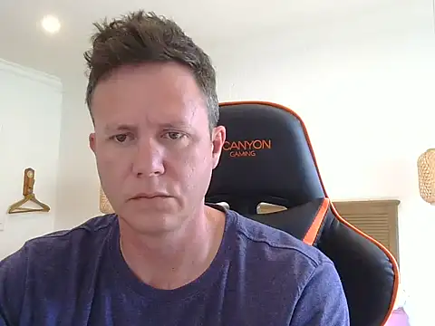 Snapshot of TroyDieselXXX chatting on November 27, 5:19 am TroyDieselXXX online show from November 27, 5:19 am