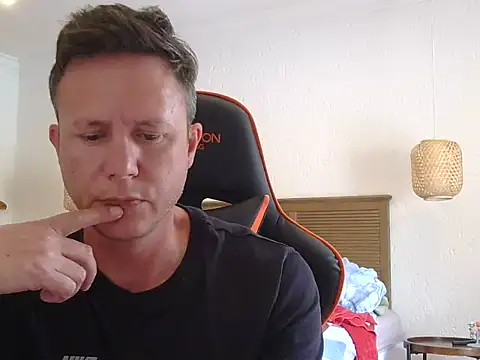 Snapshot of TroyDieselXXX chatting on December 1, 6:58 am TroyDieselXXX online show from December 1, 6:58 am