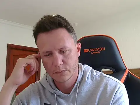 TroyDieselXXX online show from December 21, 9:33 am