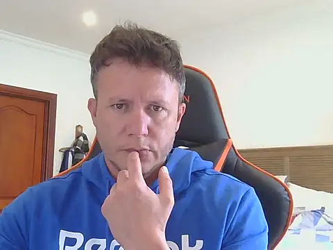 Snapshot of TroyDieselXXX chatting on November 4, 6:39 am TroyDieselXXX online show from November 4, 6:39 am