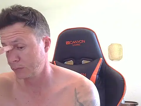 Snapshot of TroyDieselXXX chatting on November 21, 11:09 am TroyDieselXXX online show from November 21, 11:09 am