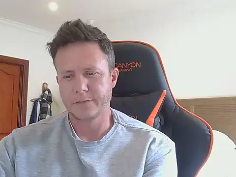 Snapshot of TroyDieselXXX chatting on November 7, 9:14 am TroyDieselXXX online show from November 7, 9:14 am