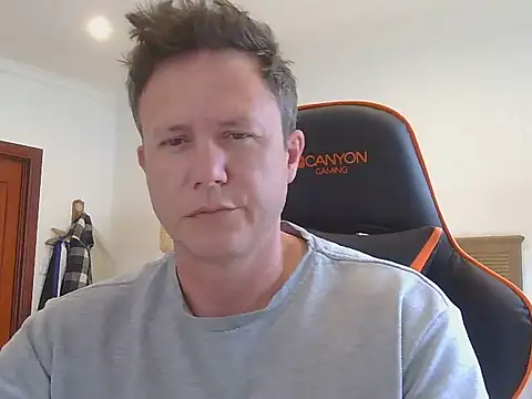 Snapshot of TroyDieselXXX chatting on November 17, 5:44 am TroyDieselXXX online show from November 17, 5:44 am