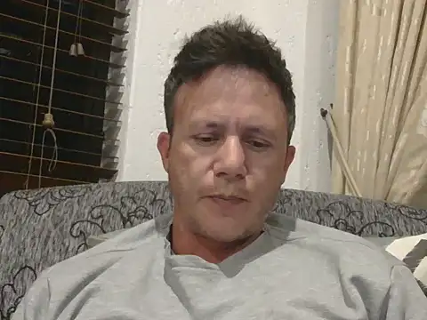 Snapshot of TroyDieselXXX chatting on November 3, 6:33 pm TroyDieselXXX online show from November 3, 6:33 pm