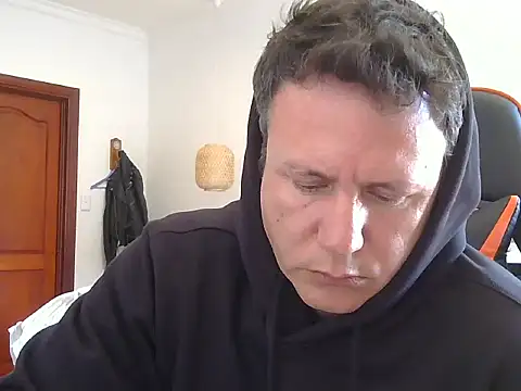 Snapshot of TroyDieselXXX chatting on July 7, 7:34 am TroyDieselXXX online show from July 7, 7:34 am