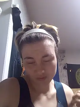 MoonIrene online show from October 29, 12:59 pm