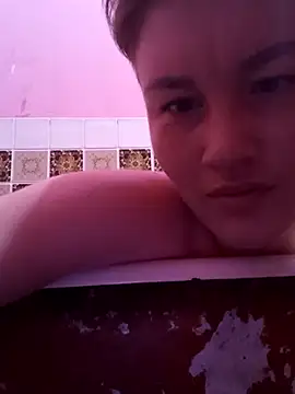 MoonIrene online show from February 20, 4:42 pm