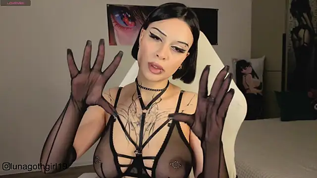 IamLuna2006 online show from December 2, 4:58 am