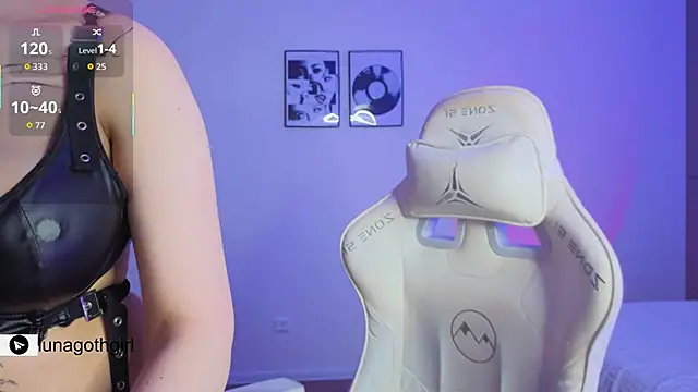 IamLuna2006 online show from April 13, 4:49 am