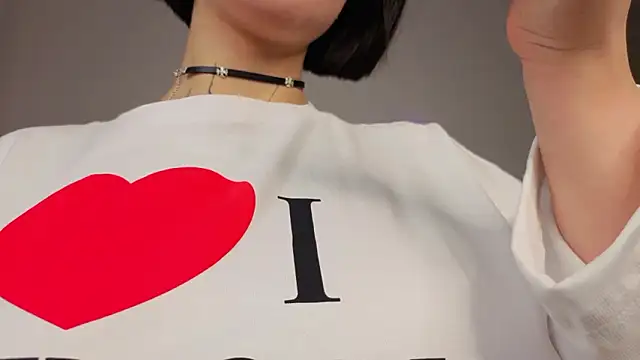 IamLuna2006 online show from February 13, 5:18 am