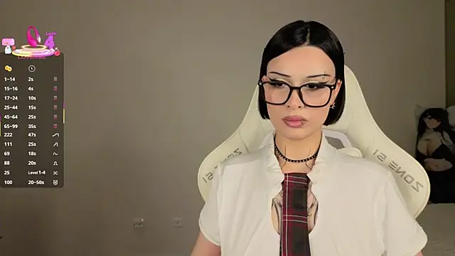 IamLuna2006 online show from December 17, 4:39 am