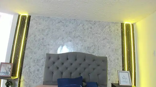 Snapshot of GiannaSlimJB chatting on February 12, 7:02 pm GiannaSlimJB online show from February 12, 7:02 pm