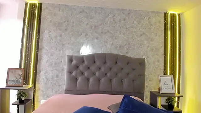 Snapshot of GiannaSlimJB chatting on February 13, 7:14 pm GiannaSlimJB online show from February 13, 7:14 pm