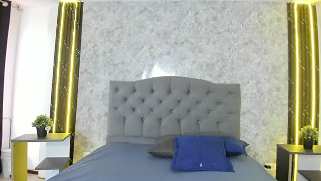 Snapshot of GiannaSlimJB chatting on February 19, 7:11 pm GiannaSlimJB online show from February 19, 7:11 pm