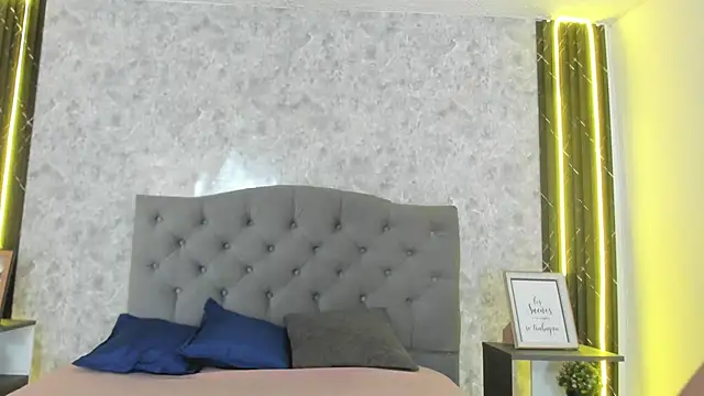 Snapshot of GiannaSlimJB chatting on February 6, 6:59 pm GiannaSlimJB online show from February 6, 6:59 pm