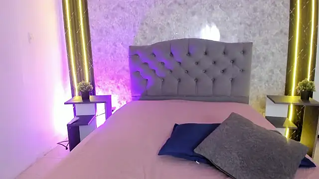 Snapshot of GiannaSlimJB chatting on February 26, 7:36 pm GiannaSlimJB online show from February 26, 7:36 pm