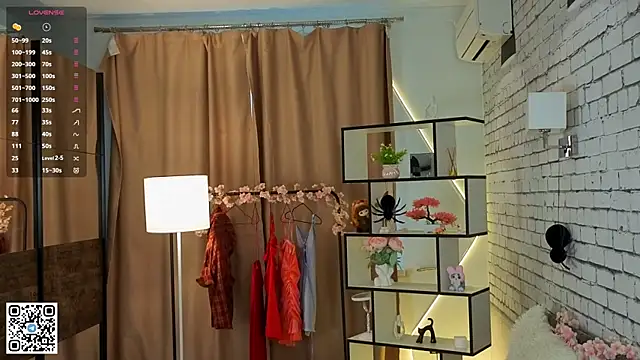 PetraHambelton online show from October 31, 5:15 am