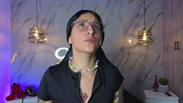 Scaarlettfox online show from April 2, 4:57 pm