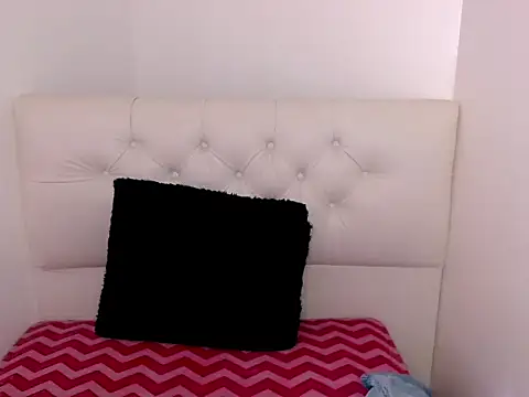 x isabella x online show from August 4, 8:35 pm