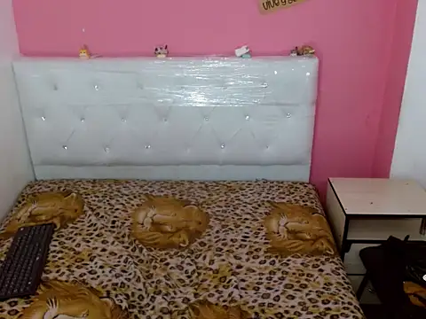 Snapshot of x_isabella_x chatting on January 6, 7:40 pm x isabella x online show from January 6, 7:40 pm