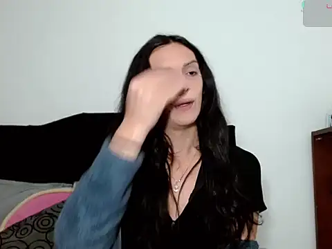 Snapshot of x_isabella_x chatting on December 4, 3:33 pm x isabella x online show from December 4, 3:33 pm