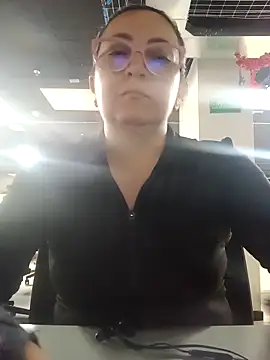 Snapshot of Romina693 chatting on October 20, 6:15 am Romina693 online show from October 20, 6:15 am