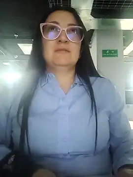 Snapshot of Romina693 chatting on October 2, 6:28 am Romina693 online show from October 2, 6:28 am