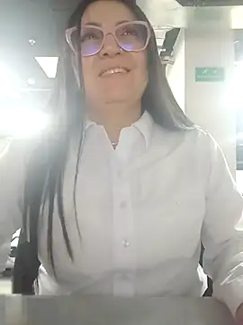 Snapshot of Romina693 chatting on September 16, 6:47 am Romina693 online show from September 16, 6:47 am