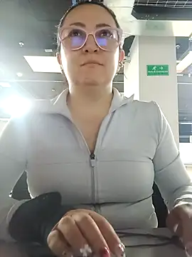 Snapshot of Romina693 chatting on October 4, 6:15 am Romina693 online show from October 4, 6:15 am