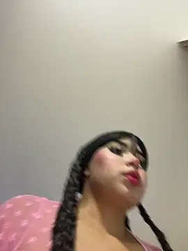 lucialauper  online show from June 27, 3:23 am