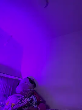 lucialauper  online show from December 16, 12:37 am