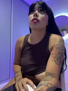 Snapshot of lucialauper_ chatting on June 4, 12:59 am lucialauper online show from June 4, 12:59 am