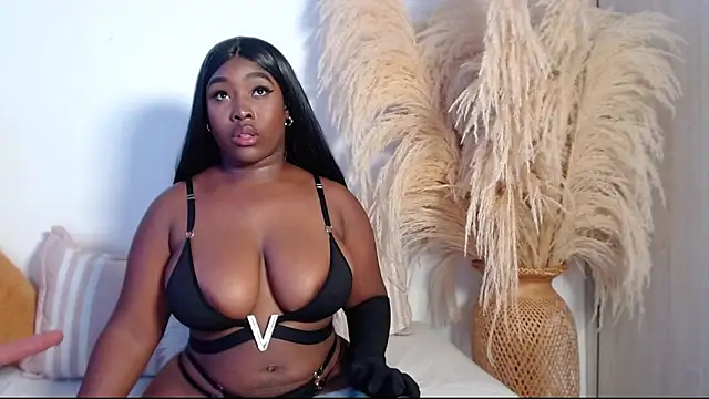 Snapshot of XYOMARAWILD chatting on October 13, 8:54 pm XYOMARAWILD online show from October 13, 8:54 pm