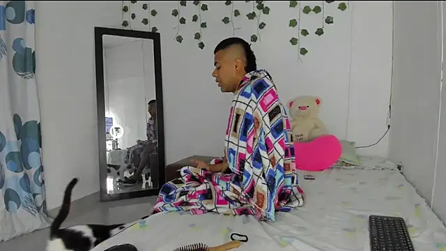 Snapshot of PureFire20 chatting on September 13, 10:26 am PureFire20 online show from September 13, 10:26 am