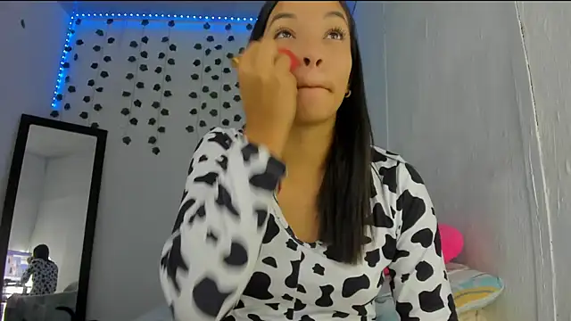 Snapshot of PureFire20 chatting on October 12, 1:01 pm PureFire20 online show from October 12, 1:01 pm