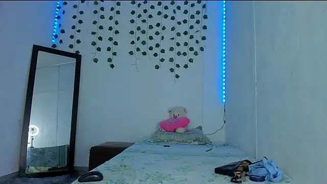 Snapshot of PureFire20 chatting on October 14, 11:22 am PureFire20 online show from October 14, 11:22 am