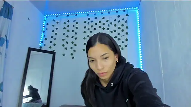 Snapshot of PureFire20 chatting on October 17, 11:01 am PureFire20 online show from October 17, 11:01 am