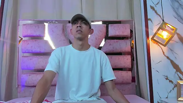 Snapshot of kameron_and_Nick chatting on November 28, 8:09 pm kameron and Nick online show from November 28, 8:09 pm